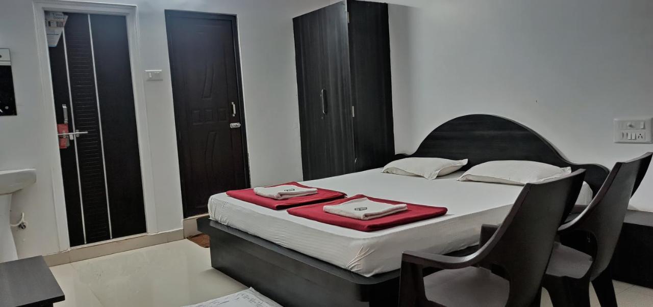 Hotel Gananjaya Гокарна Экстерьер фото