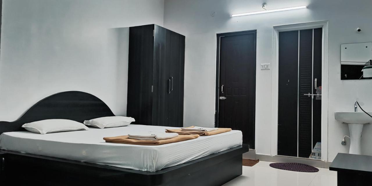 Hotel Gananjaya Гокарна Экстерьер фото