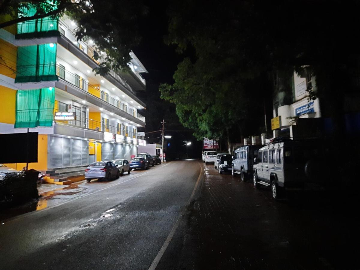 Hotel Gananjaya Гокарна Экстерьер фото
